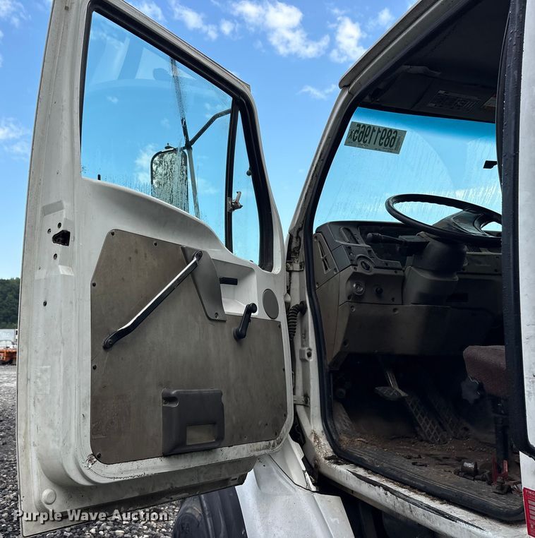 image for item YA0940 2000 Sterling L9500 vacuum truck