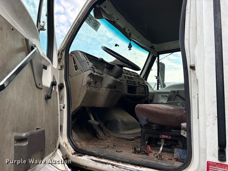 image for item YA0940 2000 Sterling L9500 vacuum truck