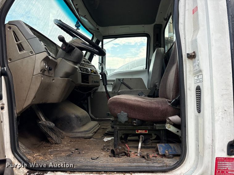 image for item YA0940 2000 Sterling L9500 vacuum truck