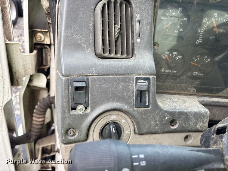 image for item YA0940 2000 Sterling L9500 vacuum truck