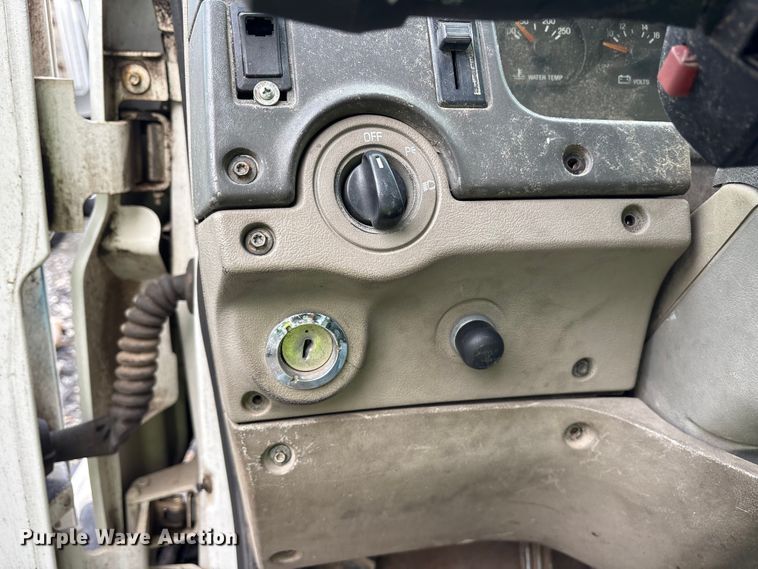 image for item YA0940 2000 Sterling L9500 vacuum truck