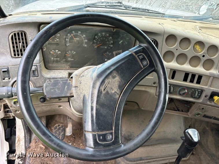 image for item YA0940 2000 Sterling L9500 vacuum truck