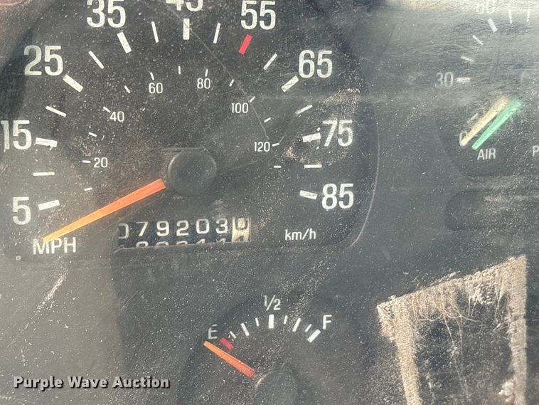 image for item YA0940 2000 Sterling L9500 vacuum truck