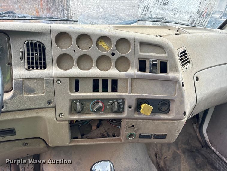 image for item YA0940 2000 Sterling L9500 vacuum truck