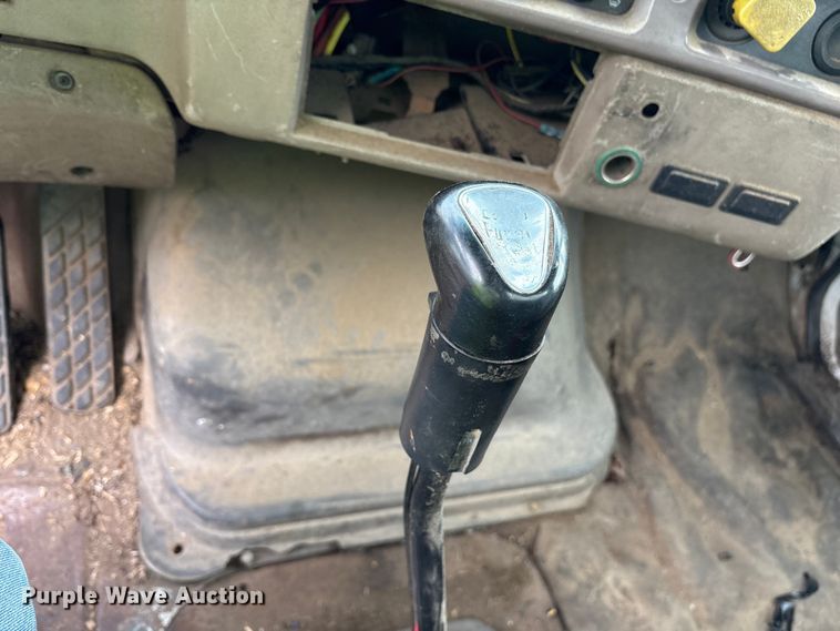 image for item YA0940 2000 Sterling L9500 vacuum truck