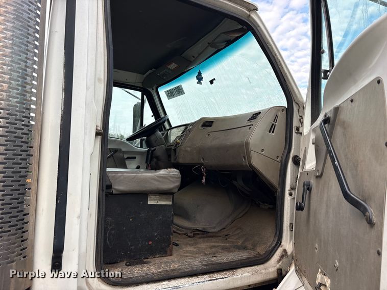 image for item YA0940 2000 Sterling L9500 vacuum truck