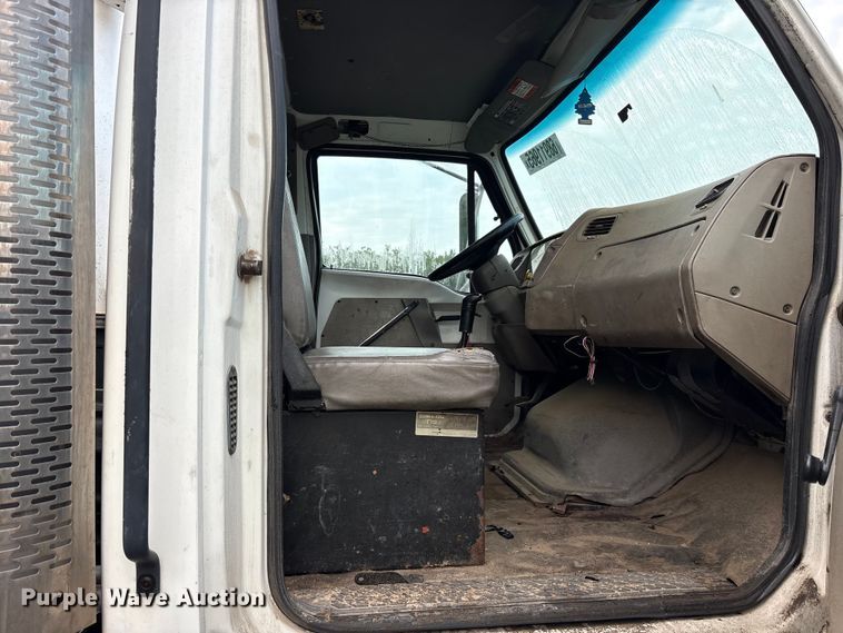 image for item YA0940 2000 Sterling L9500 vacuum truck