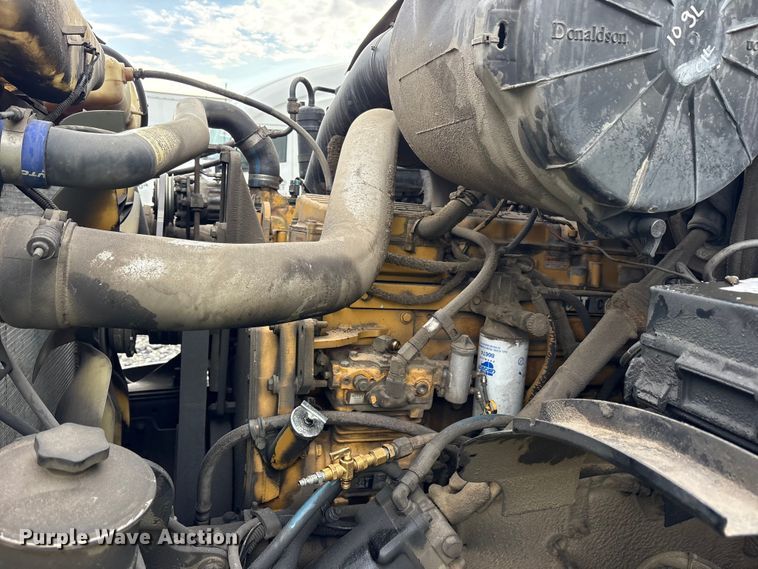 image for item YA0940 2000 Sterling L9500 vacuum truck