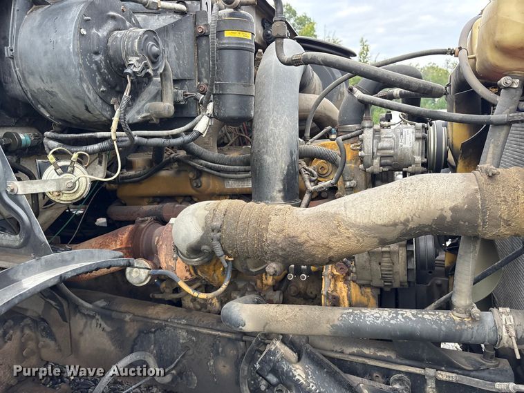 image for item YA0940 2000 Sterling L9500 vacuum truck