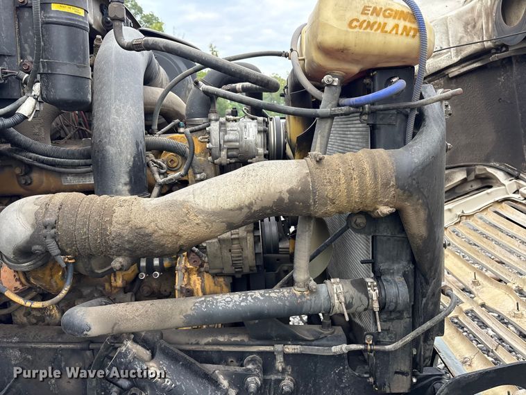 image for item YA0940 2000 Sterling L9500 vacuum truck