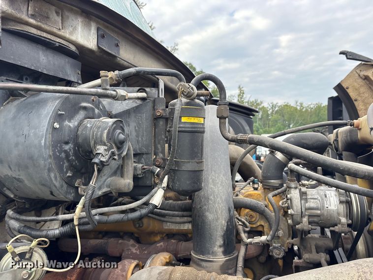 image for item YA0940 2000 Sterling L9500 vacuum truck