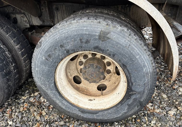 image for item YA0940 2000 Sterling L9500 vacuum truck