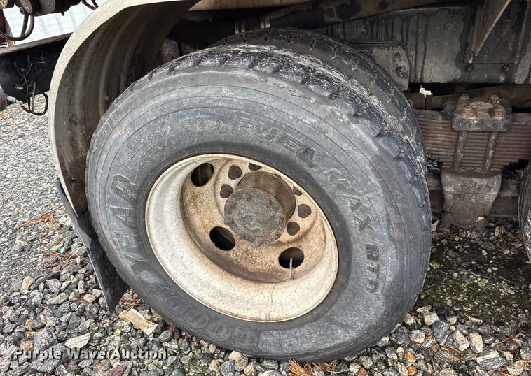 image for item YA0940 2000 Sterling L9500 vacuum truck