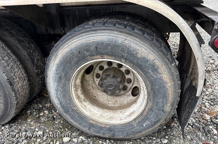 image for item YA0940 2000 Sterling L9500 vacuum truck