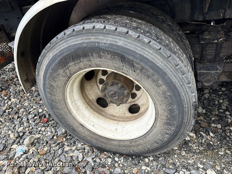 image for item YA0940 2000 Sterling L9500 vacuum truck