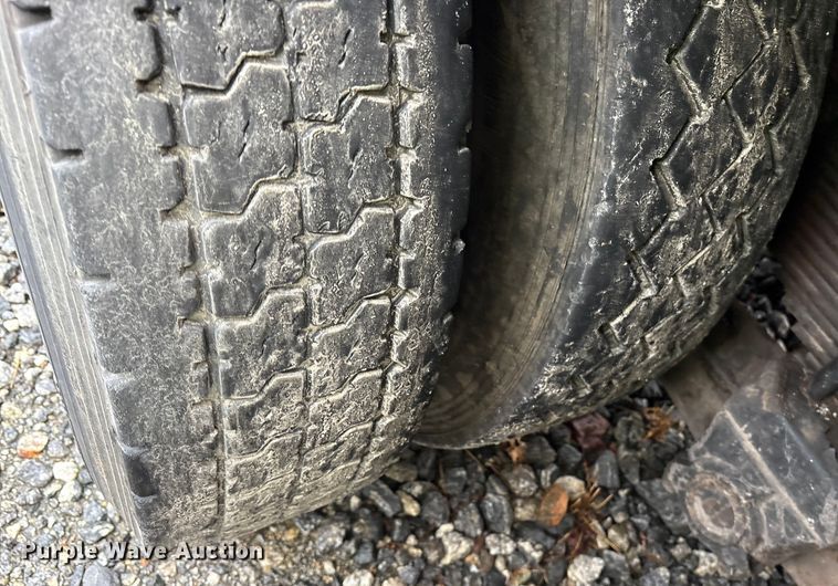 image for item YA0940 2000 Sterling L9500 vacuum truck