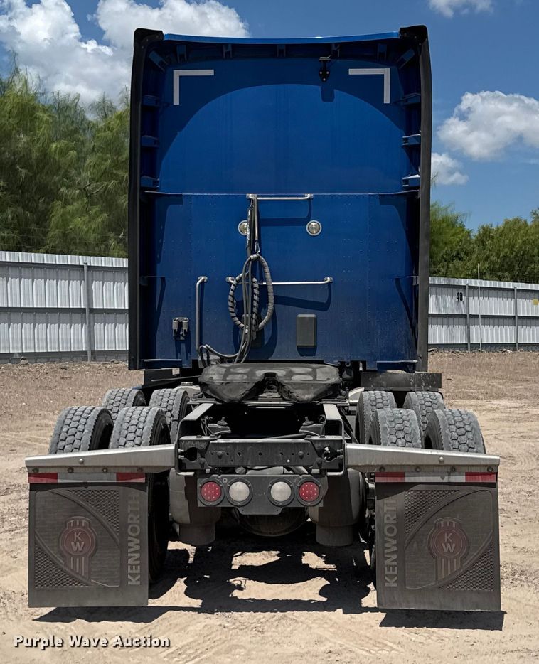 image for item YA0977 2020 Kenworth T680 semi truck