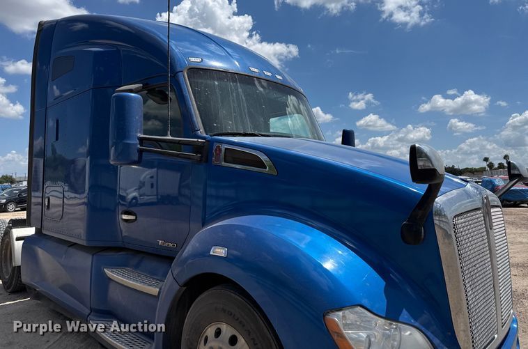 image for item YA0977 2020 Kenworth T680 semi truck