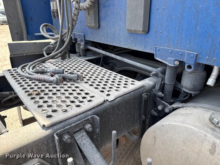 image for item YA0977 2020 Kenworth T680 semi truck