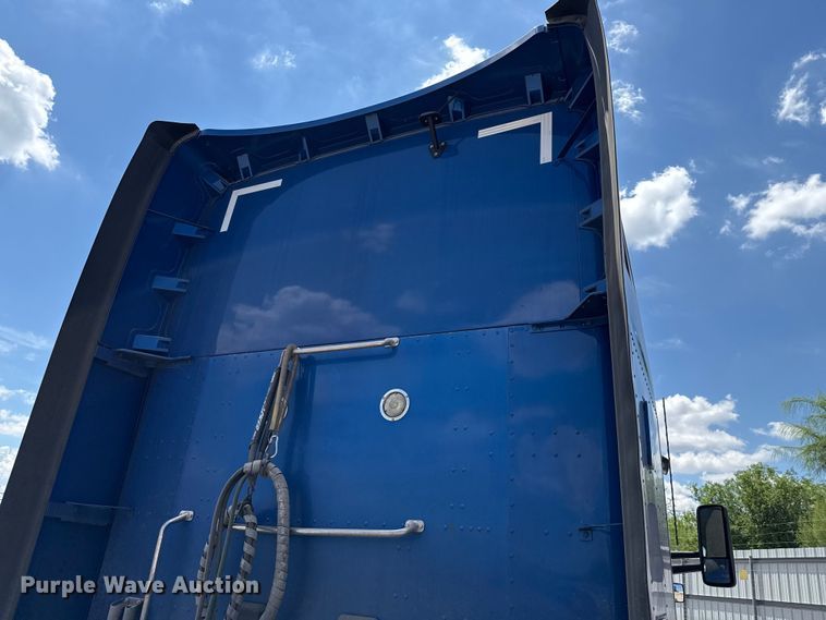 image for item YA0977 2020 Kenworth T680 semi truck