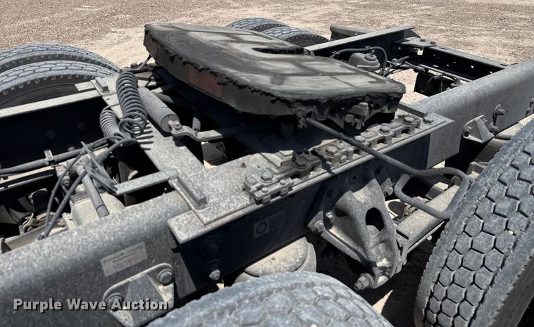 image for item YA0977 2020 Kenworth T680 semi truck