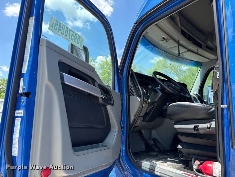 image for item YA0977 2020 Kenworth T680 semi truck