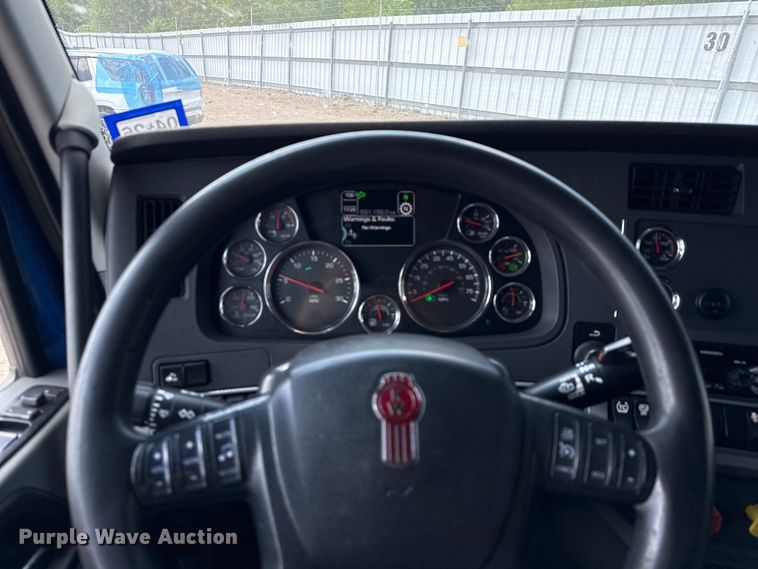 image for item YA0977 2020 Kenworth T680 semi truck