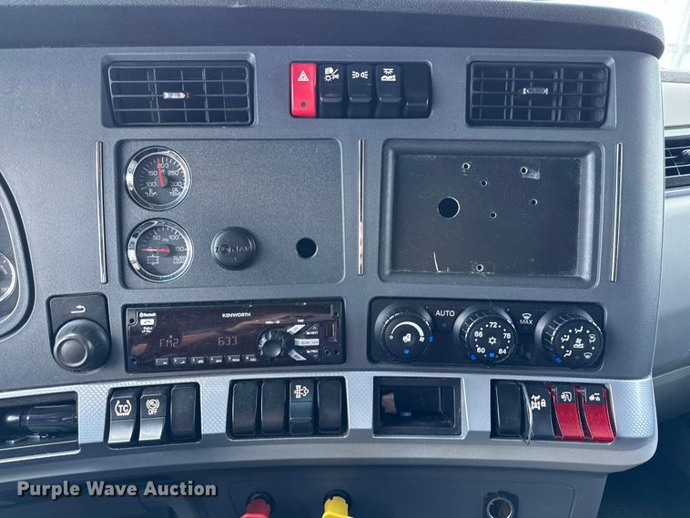 image for item YA0977 2020 Kenworth T680 semi truck