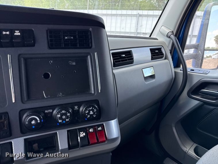 image for item YA0977 2020 Kenworth T680 semi truck