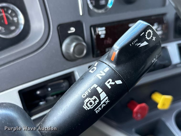 image for item YA0977 2020 Kenworth T680 semi truck