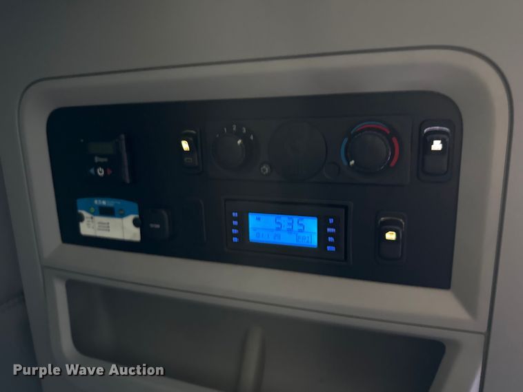 image for item YA0977 2020 Kenworth T680 semi truck