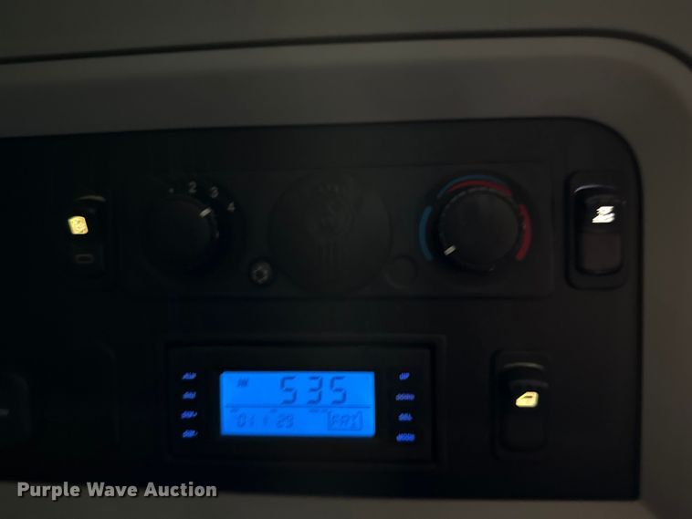 image for item YA0977 2020 Kenworth T680 semi truck