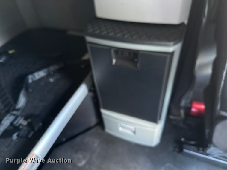 image for item YA0977 2020 Kenworth T680 semi truck