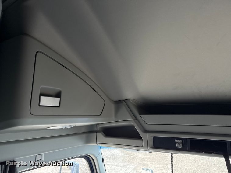 image for item YA0977 2020 Kenworth T680 semi truck