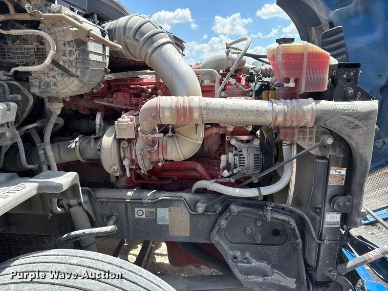 image for item YA0977 2020 Kenworth T680 semi truck