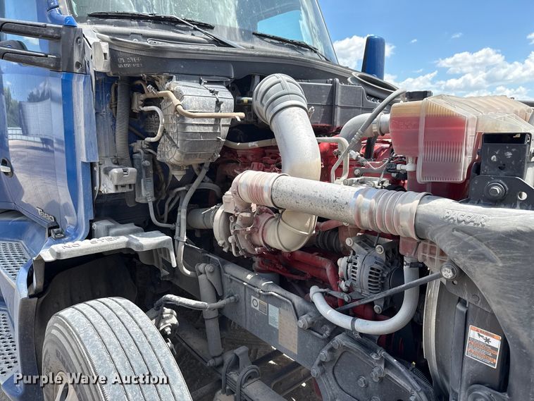 image for item YA0977 2020 Kenworth T680 semi truck