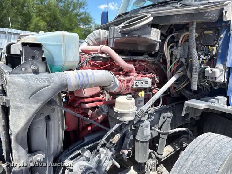 image for item YA0977 2020 Kenworth T680 semi truck