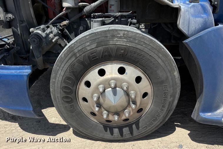 image for item YA0977 2020 Kenworth T680 semi truck