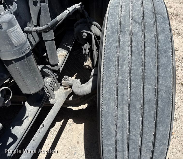 image for item YA0977 2020 Kenworth T680 semi truck