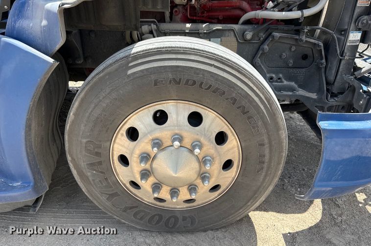 image for item YA0977 2020 Kenworth T680 semi truck