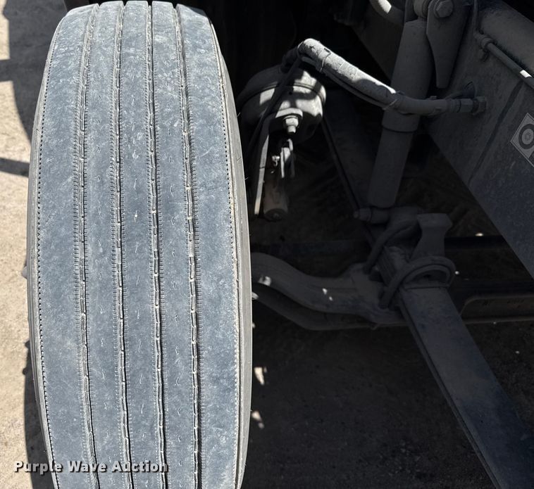 image for item YA0977 2020 Kenworth T680 semi truck