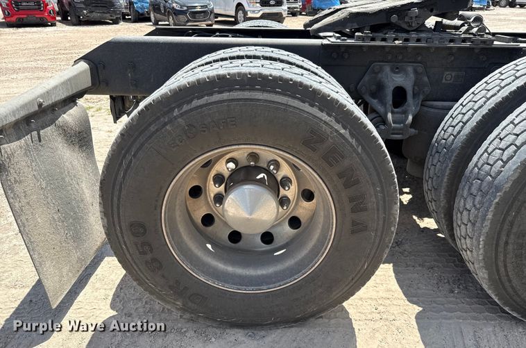 image for item YA0977 2020 Kenworth T680 semi truck