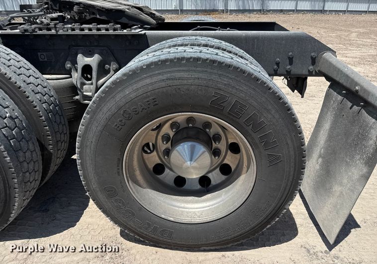 image for item YA0977 2020 Kenworth T680 semi truck