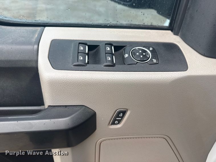 image for item DJ7776 2020 Ford F250 Super Duty SuperCab pickup truck