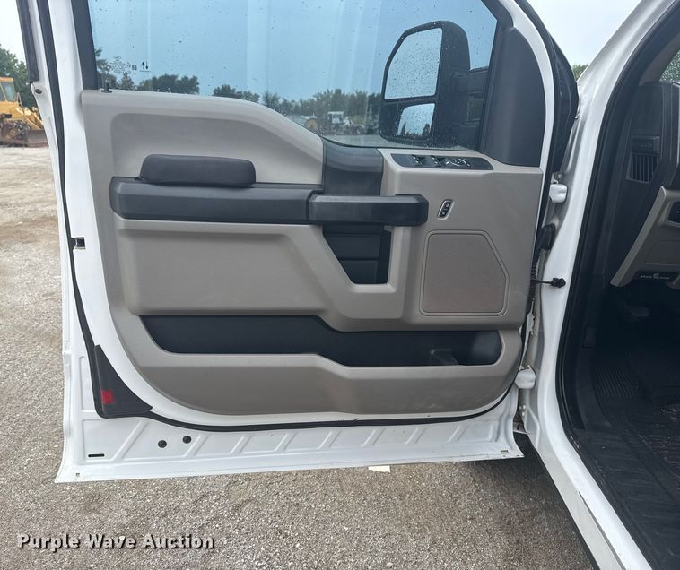 image for item DJ7776 2020 Ford F250 Super Duty SuperCab pickup truck