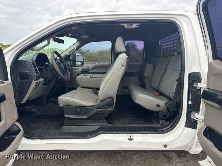 image for item DJ7776 2020 Ford F250 Super Duty SuperCab pickup truck