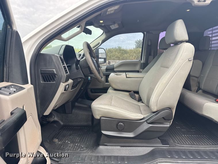 image for item DJ7776 2020 Ford F250 Super Duty SuperCab pickup truck