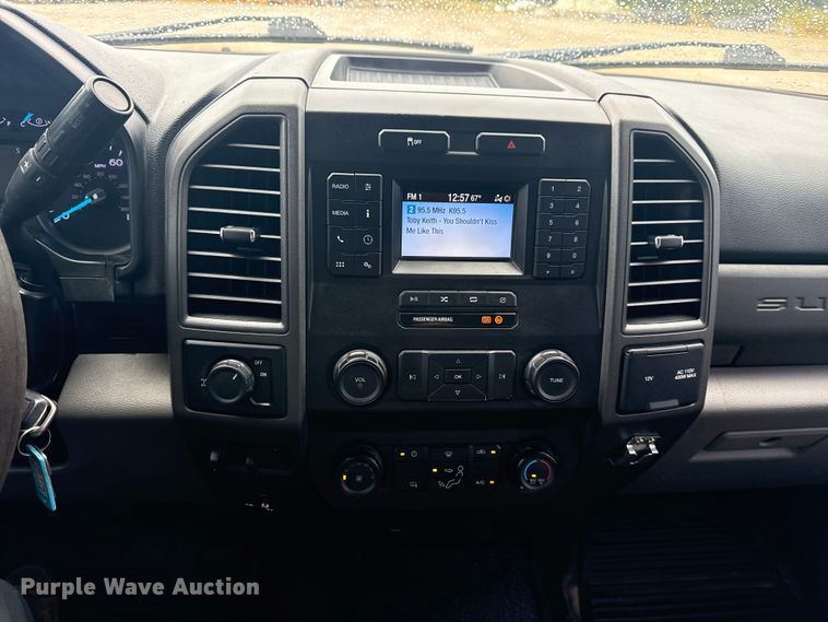 image for item DJ7776 2020 Ford F250 Super Duty SuperCab pickup truck