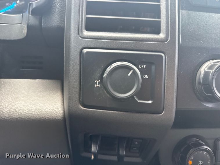 image for item DJ7776 2020 Ford F250 Super Duty SuperCab pickup truck