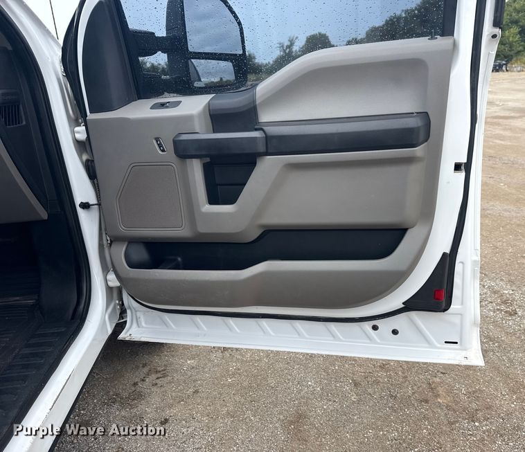 image for item DJ7776 2020 Ford F250 Super Duty SuperCab pickup truck